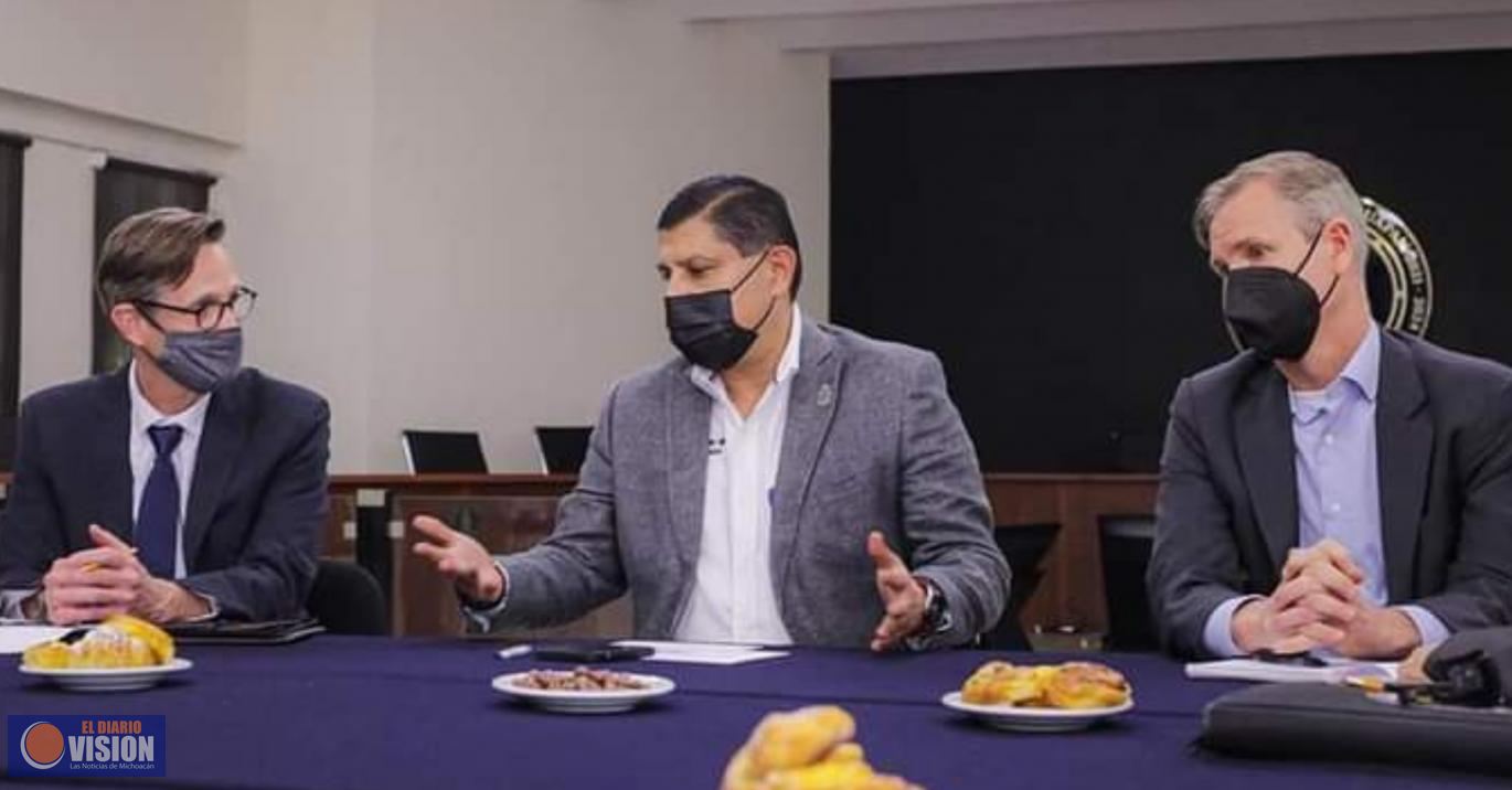 Ignacio Campos, alcalde de Uruapan, colabora para resolver problema de aguacate