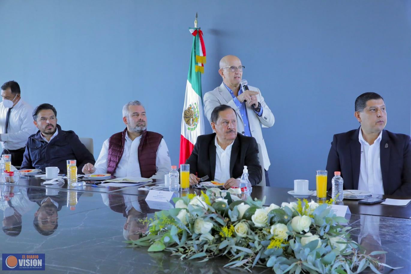 IMSS y Gobierno de Michoacán gestionan seguridad social para jornaleros aguacateros