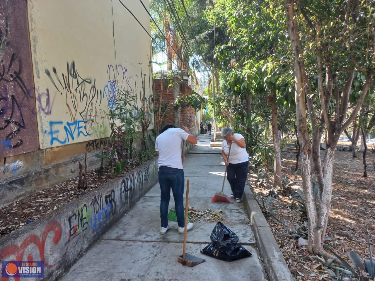 Por seguridad y salud Gobierno Municipal limpia espacios públicos de Morelia