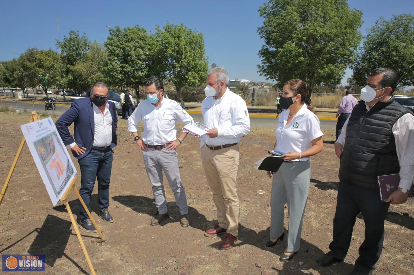 Supervisan Bedolla y Zoé Robledo terrenos para construcción de hospitales del IMSS