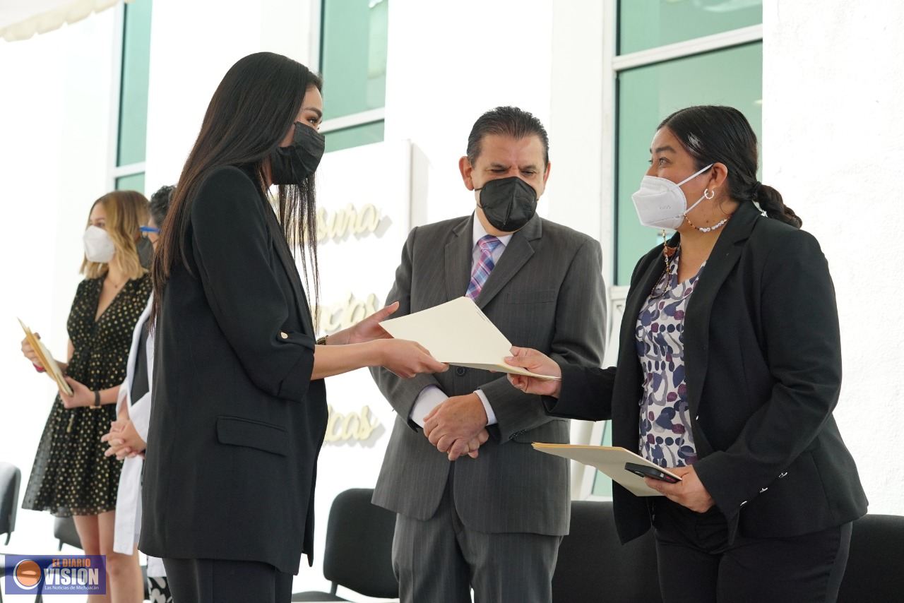 Egresan 13 médicos residentes del Hospital General “Dr. Miguel Silva”