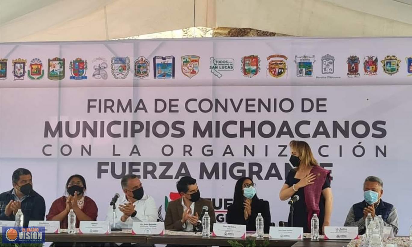 María Elena Serrano, asistió a la firma de convenio de la Organización Fuerza Migrante y Municipios