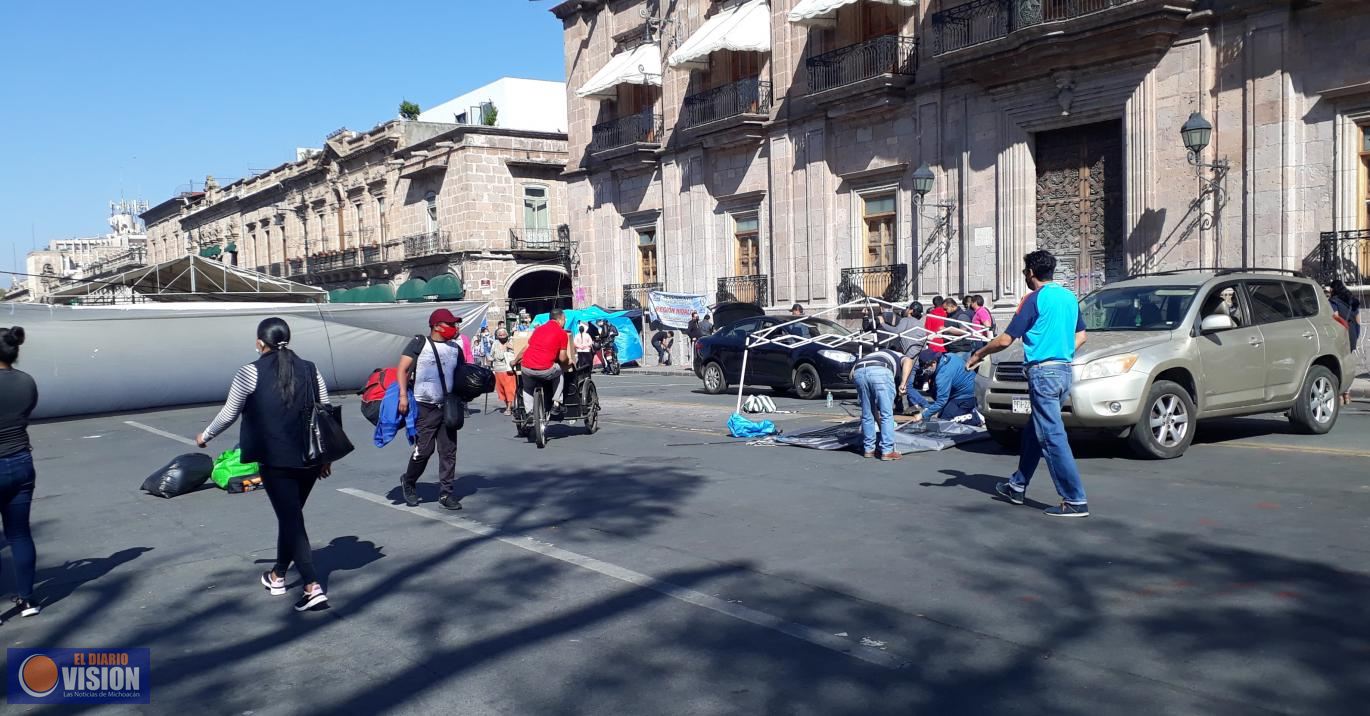 Maestros levantan plantón en el Centro Histórico de Morelia 