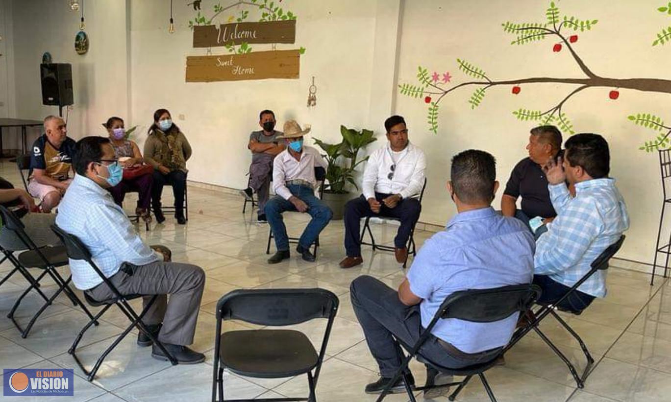 Roberto Carlos López, se reunió vecinos de la colonia Niño Artillero