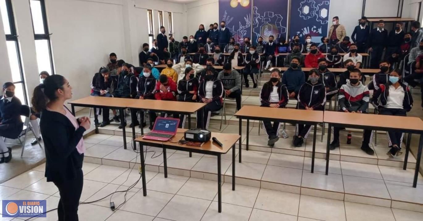 Con talleres y pláticas, Ayuntamiento  de Zacapu beneficia a estudiantes del municipio 