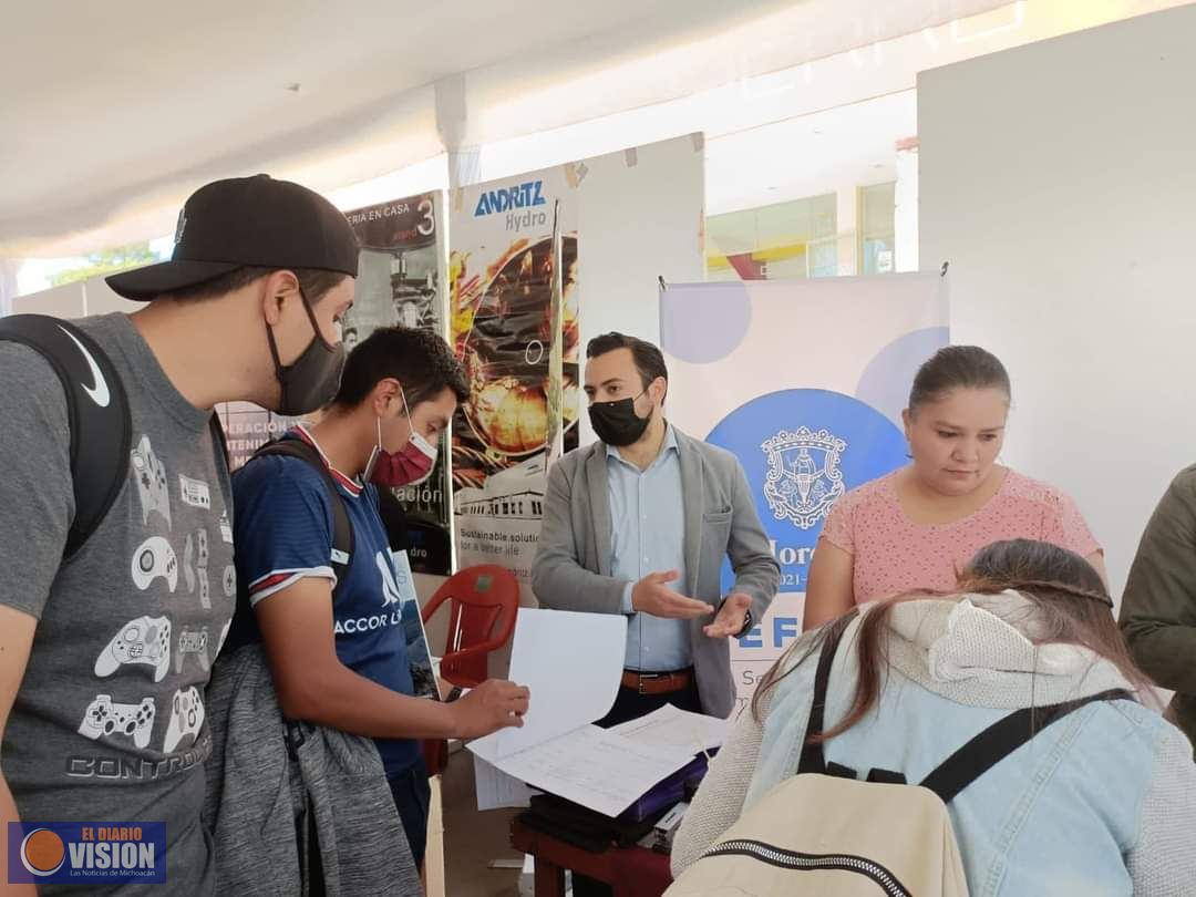 Acerca SEFECO oportunidades laborales a jóvenes del Tecnológico de Morelia