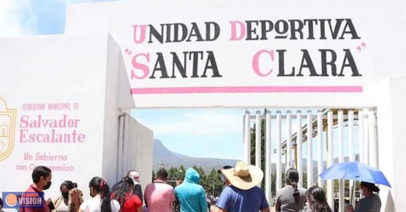 En Salvador Escalante, positiva respuesta de los pobladores en día de vacunación