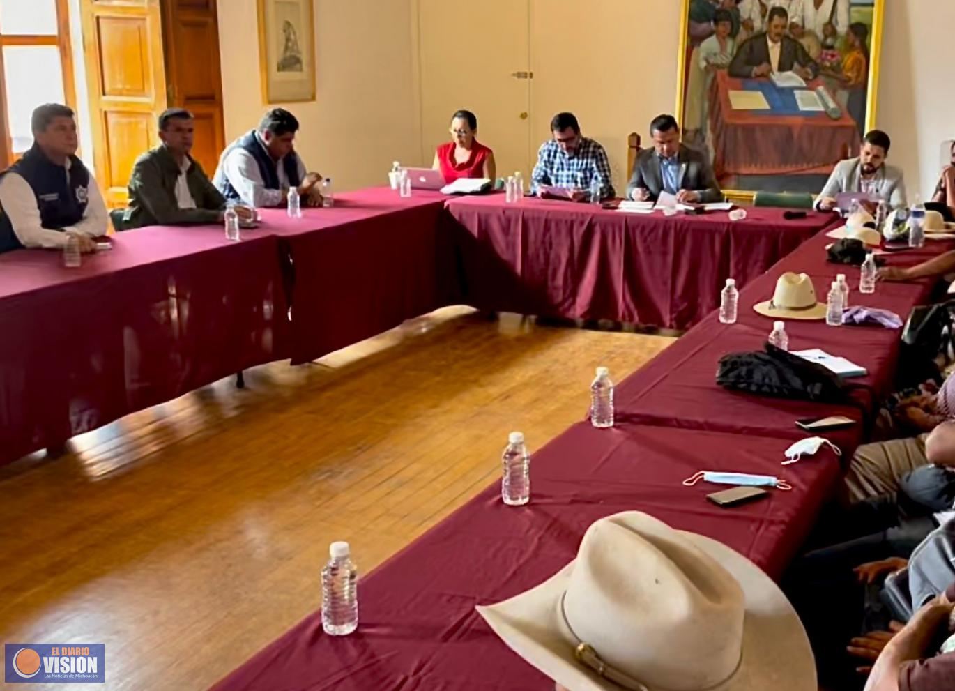 Gobierno de Michoacán escucha demandas de la comunidad indígena de Arantepakua