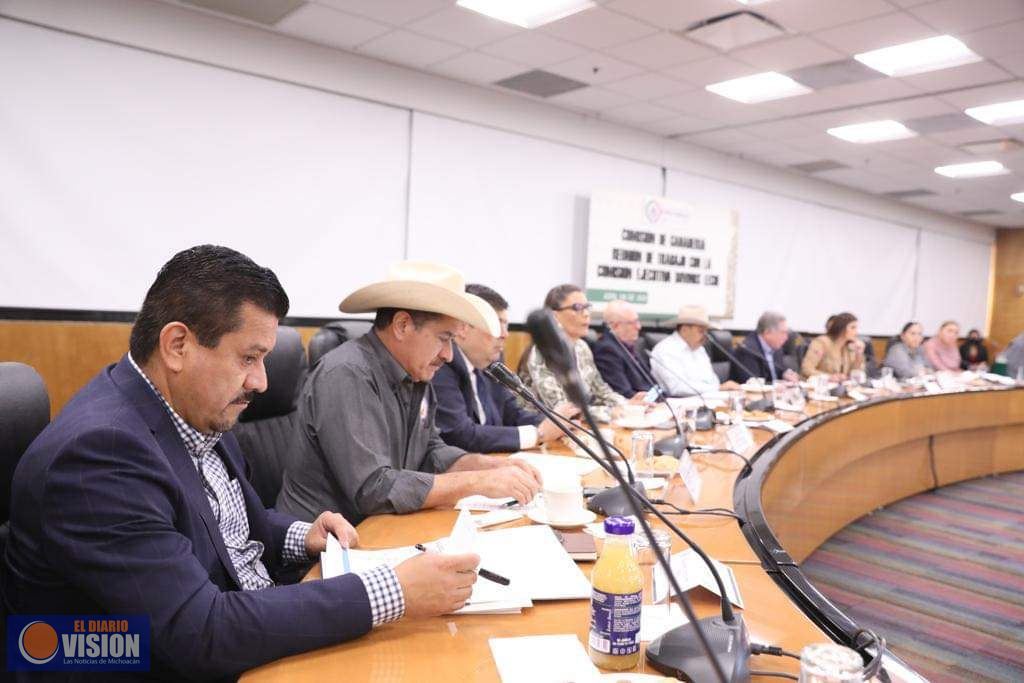 Roberto Carlos López, participó en reunión entre la Comisión de Ganadería y la Comisión de Bovinos