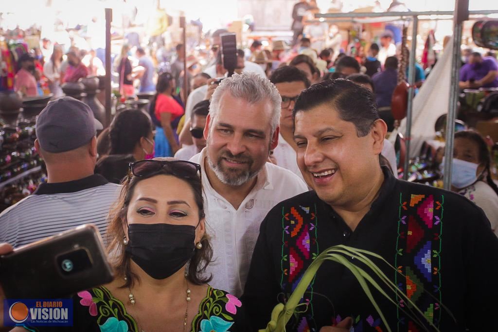 Nacho Campos y Alfredo Ramírez recorrieron Tianguis Artesanal 