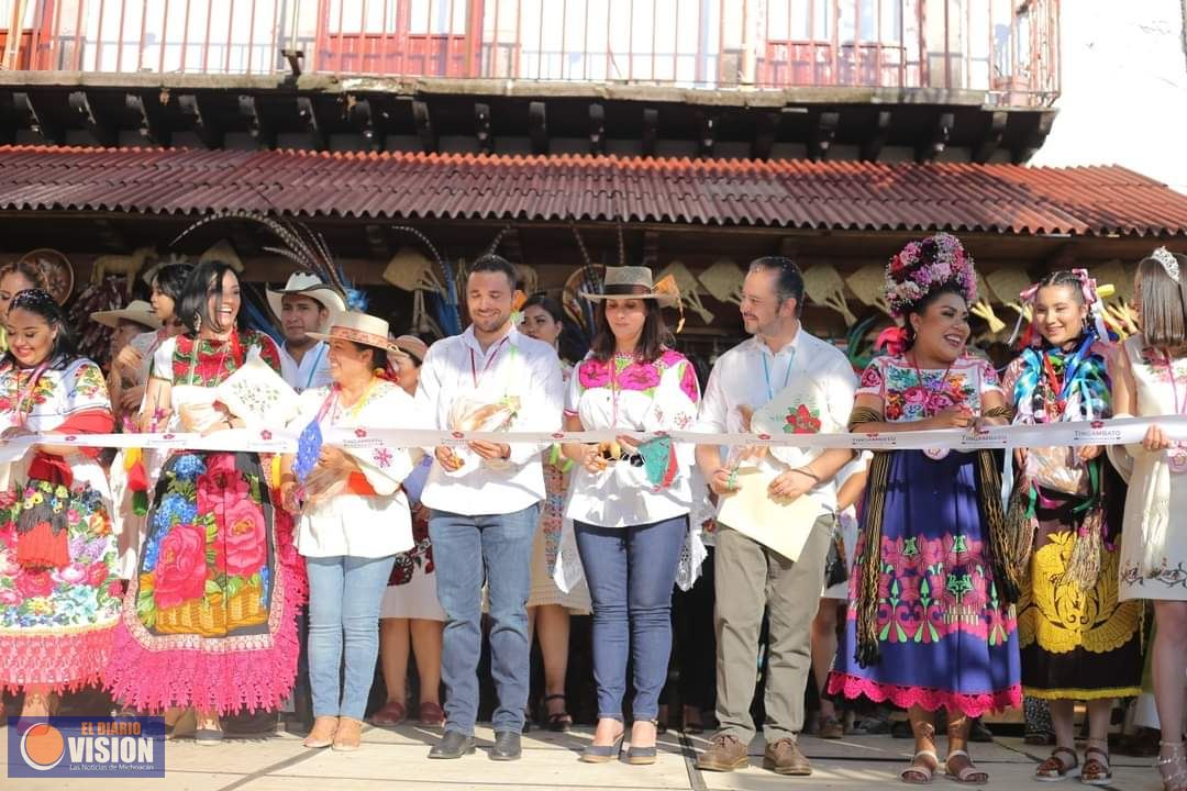 Macarena Chávez Flores, asistió a la inauguración de la Feria del Geranio