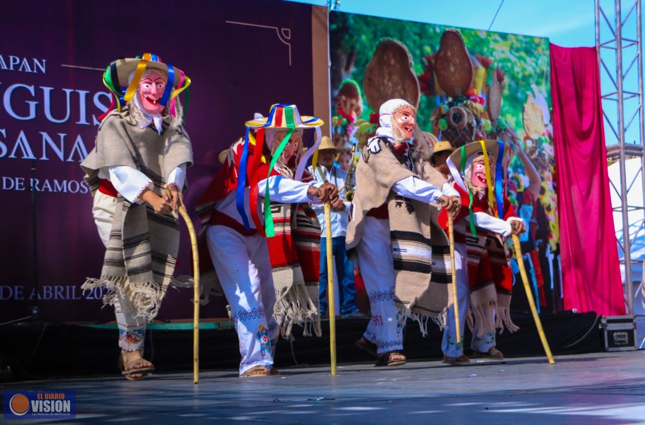 Inician presentaciones de los Barrios Fundadores en el Tianguis Artesanal de Domingo de Ramos
