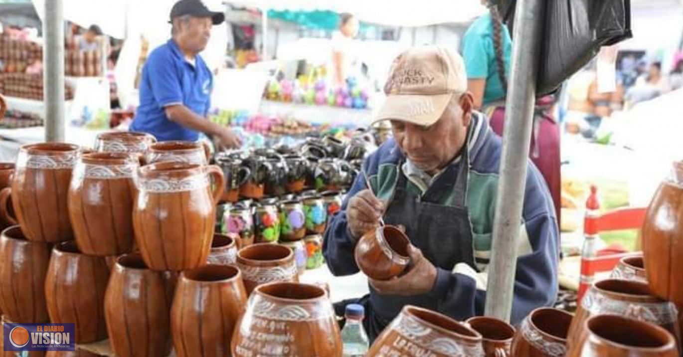 Se reporta gran afluencia turística en el  Tianguis Artesanal de Domingo de Ramos