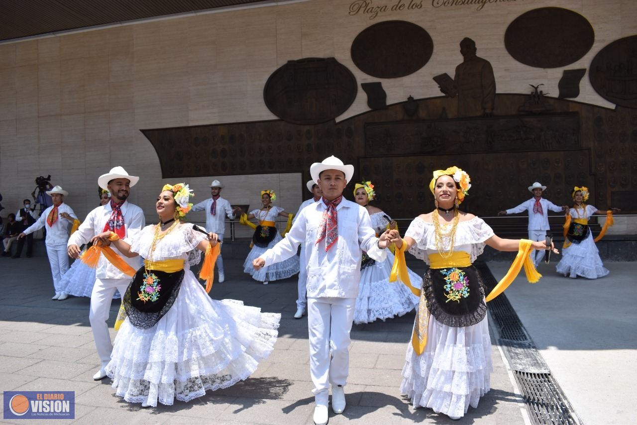 En explanada del recinto legislativo muestran danzas tradicionales de Veracruz