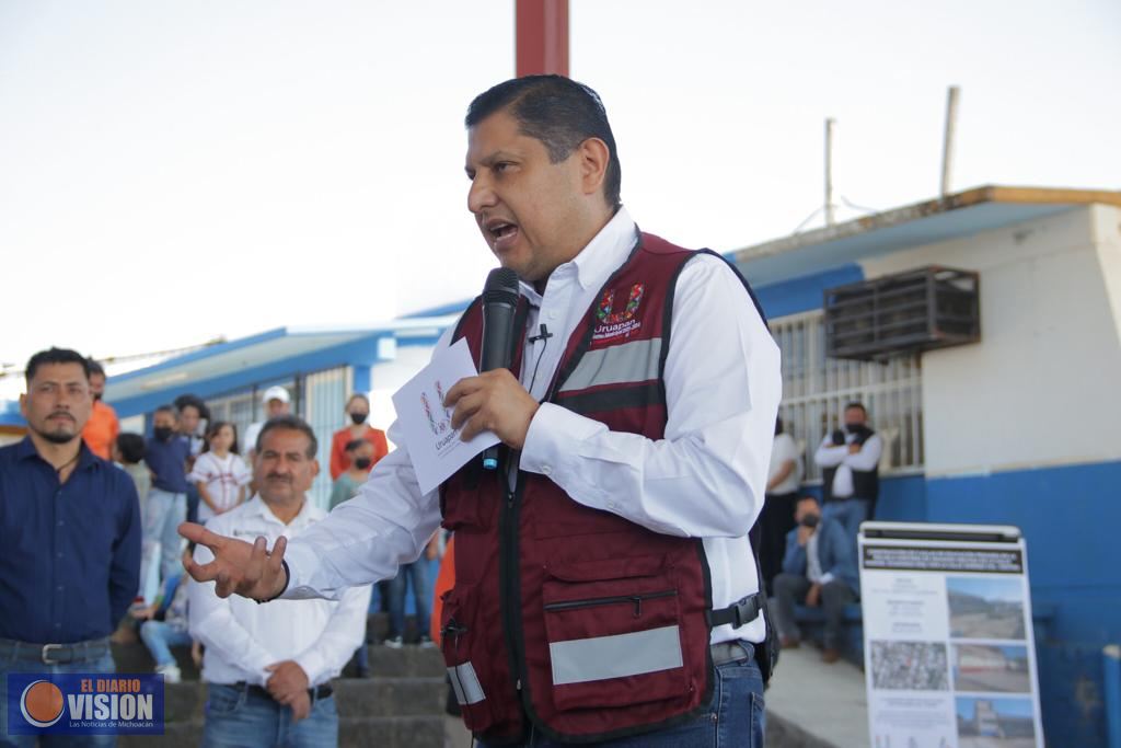 Nacho Campos mejora infraestructura educativa