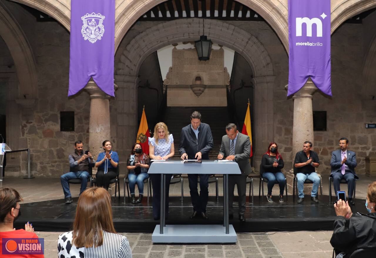 Compromiso cumplido: Alfonso Martínez entrega créditos a comerciantes informales