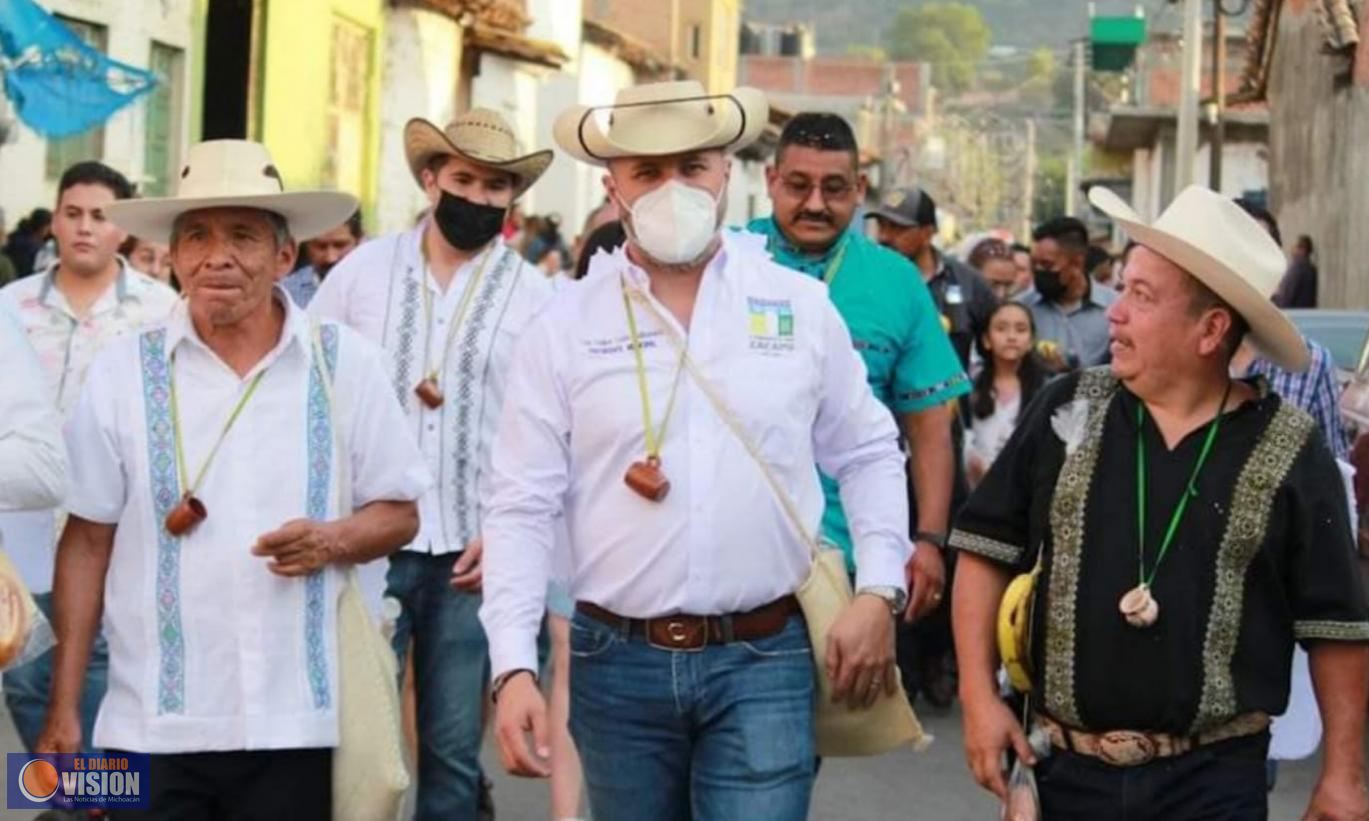 Asiste Luis Felipe al Encuentro de Bandas de Música en la comunidad de Tiríndaro 