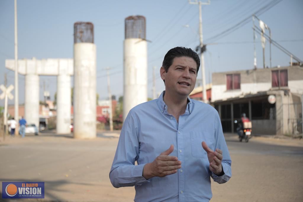 Anuncia Alfonso Martínez reactivación de obra del puente en Siervo de la Nación