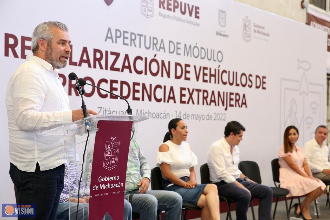 Recaudación por regularización de vehículos extranjeros será para pavimentación: Bedolla