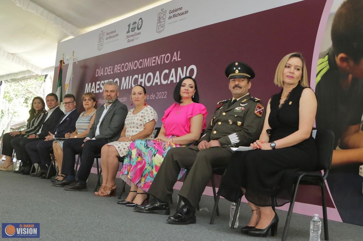 Bedolla llama a docentes a convertir la educación en instrumento de paz en Michoacán