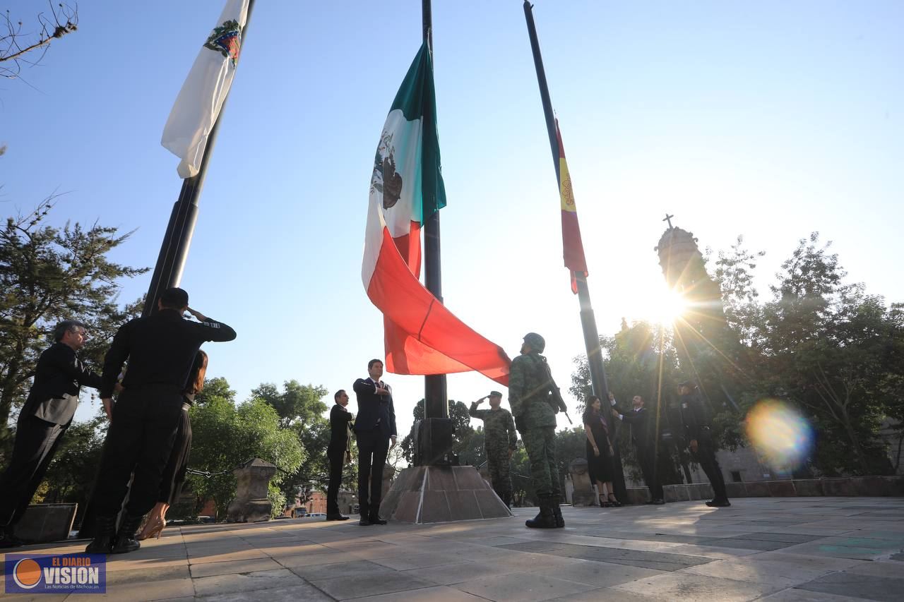 Con izamiento de Bandera Nacional, inicia conmemoración del 481 Aniversario de Morelia