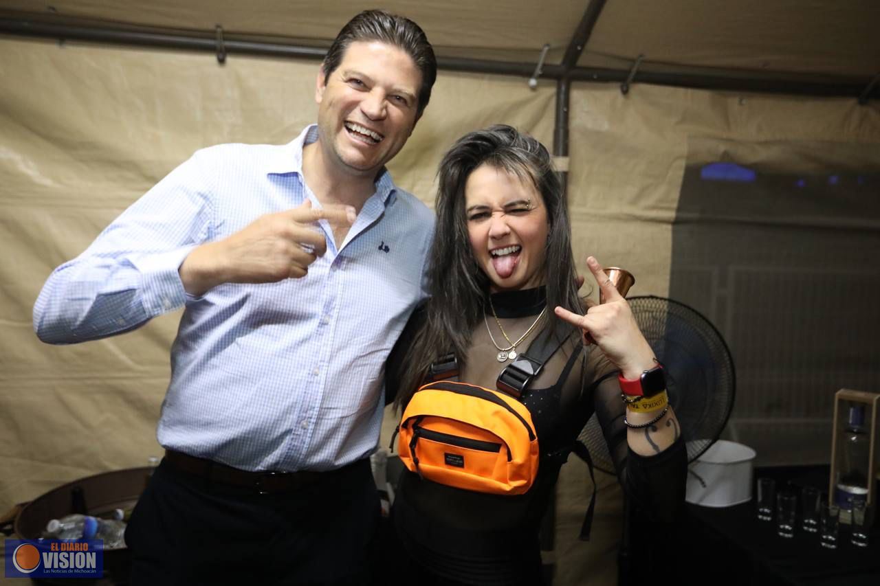 La DJ Mariana Bo convierte la Plaza Valladolid en una pista de baile