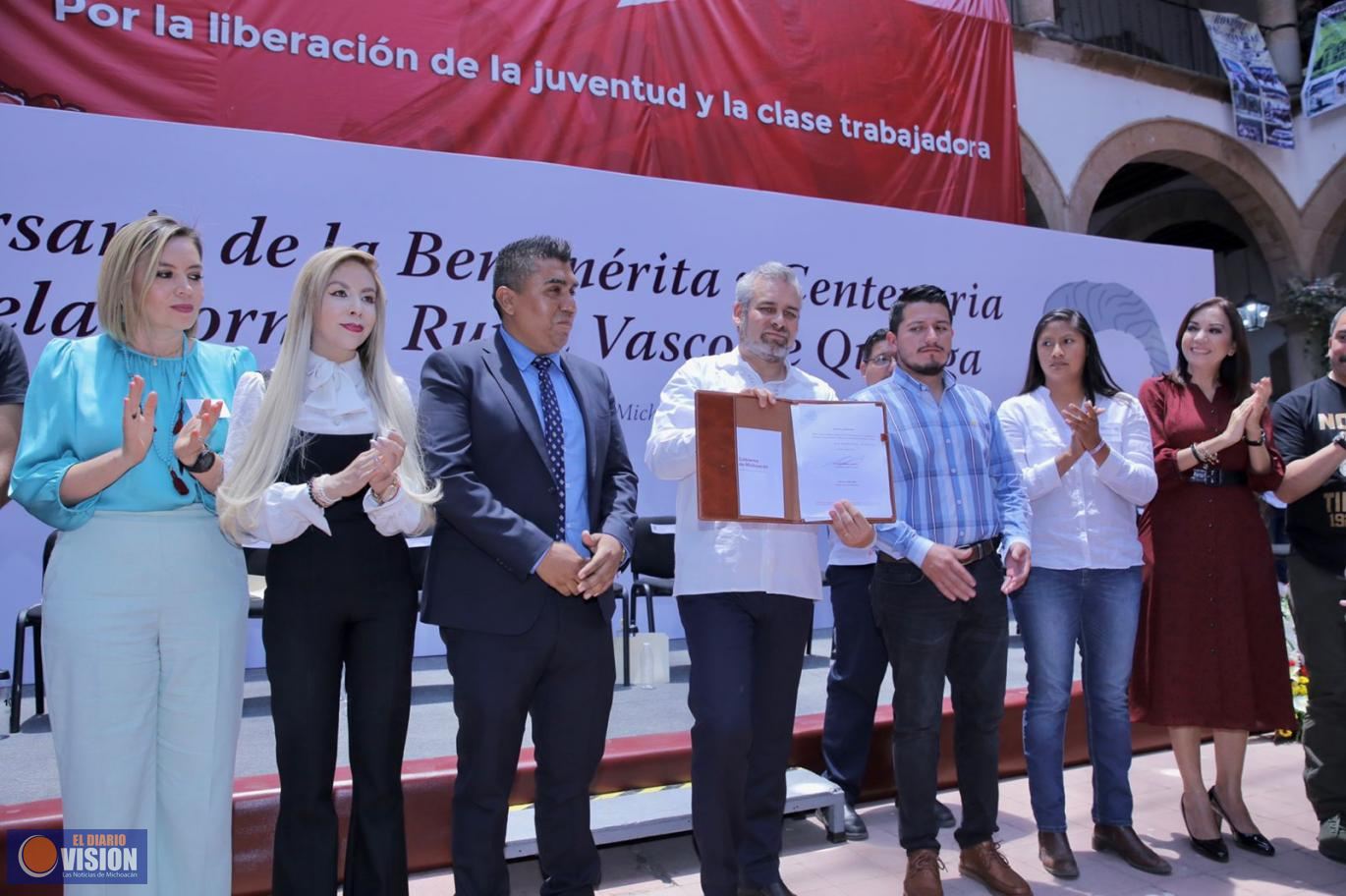 Bedolla firma iniciativa para declarar Primitiva, Centenaria y Benemérita a la Normal de Tiripetío