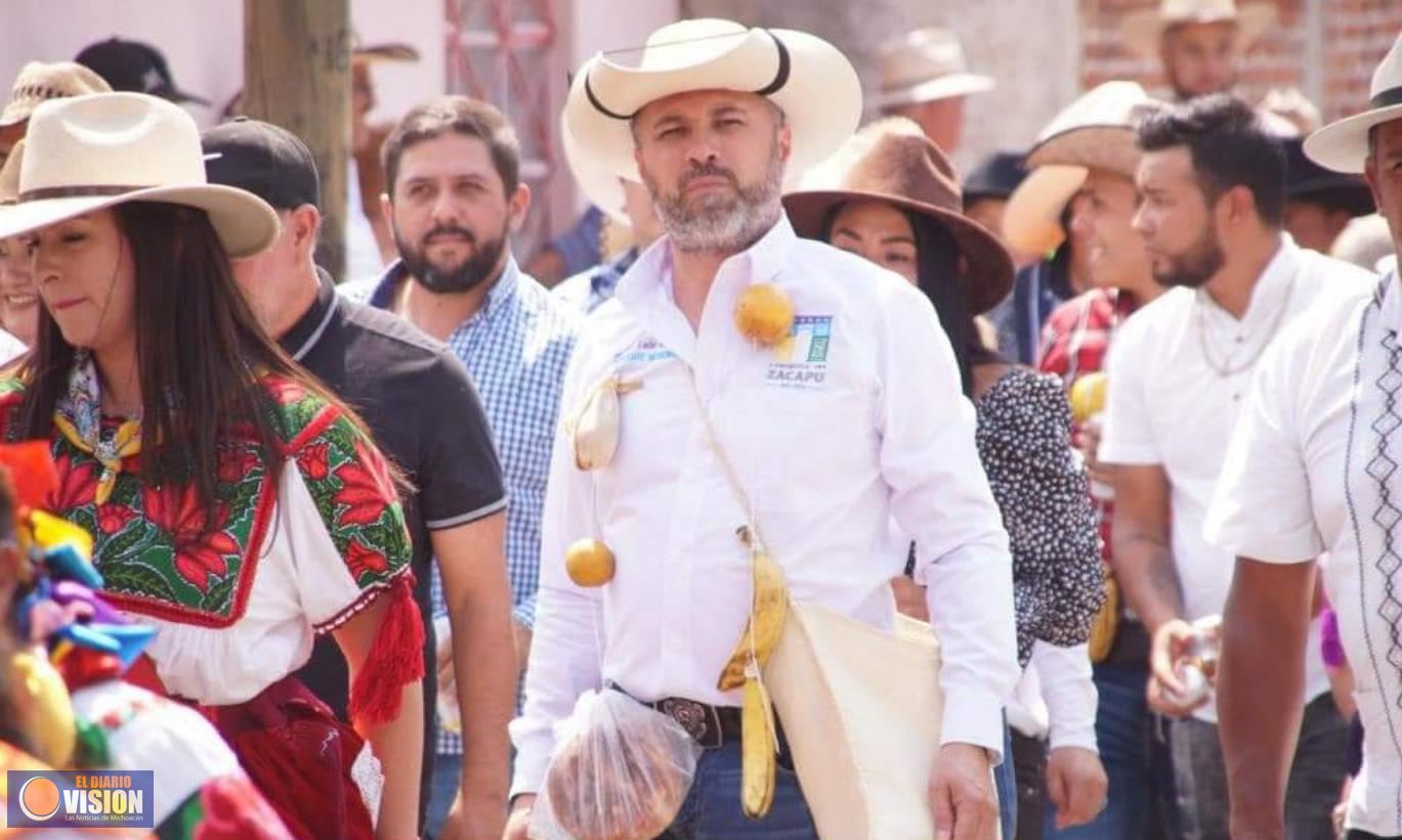 Participa Luis Felipe León en la tradicional topa en la comunidad de Ajolotes 