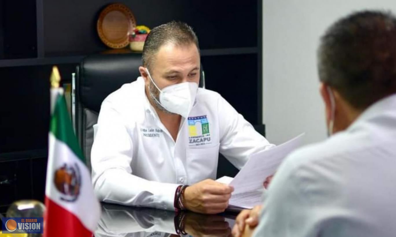 Luis Felipe León, atiende demandas, peticiones y propuestas de la ciudadanía 