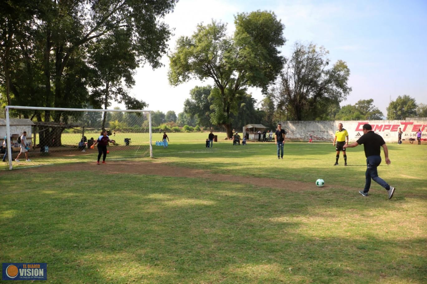 Jaime Verduzco inaugura torneo  de futbol “K’eri Ireta” en Uruapan