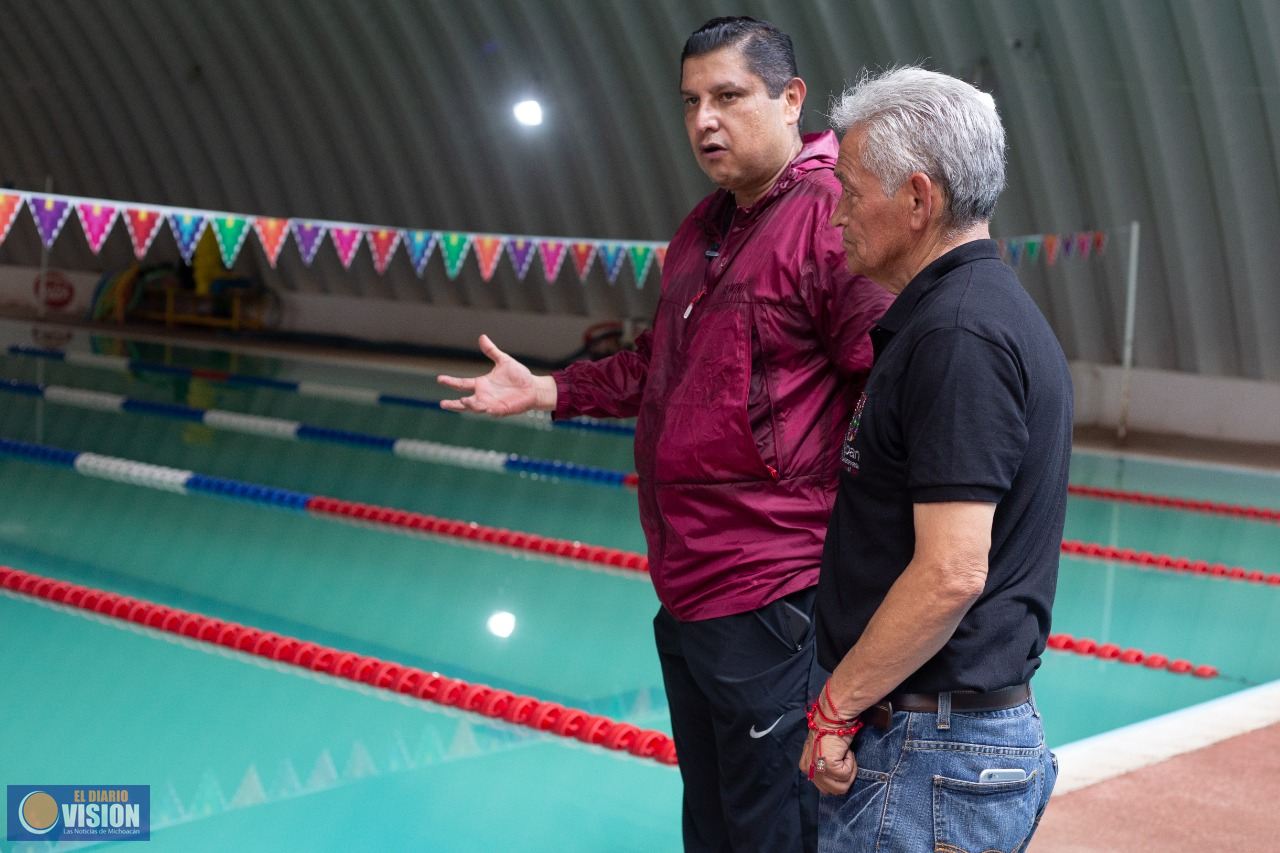 Supervisa Nacho Campos mantenimiento a alberca de unidad deportiva