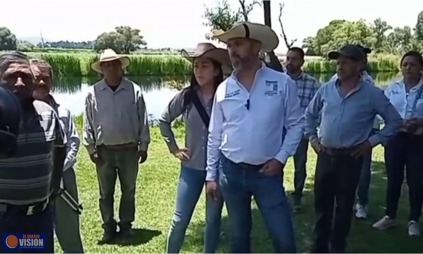 Luis Felipe León Balbanera, entregó obras en la comunidad de Tarejero 