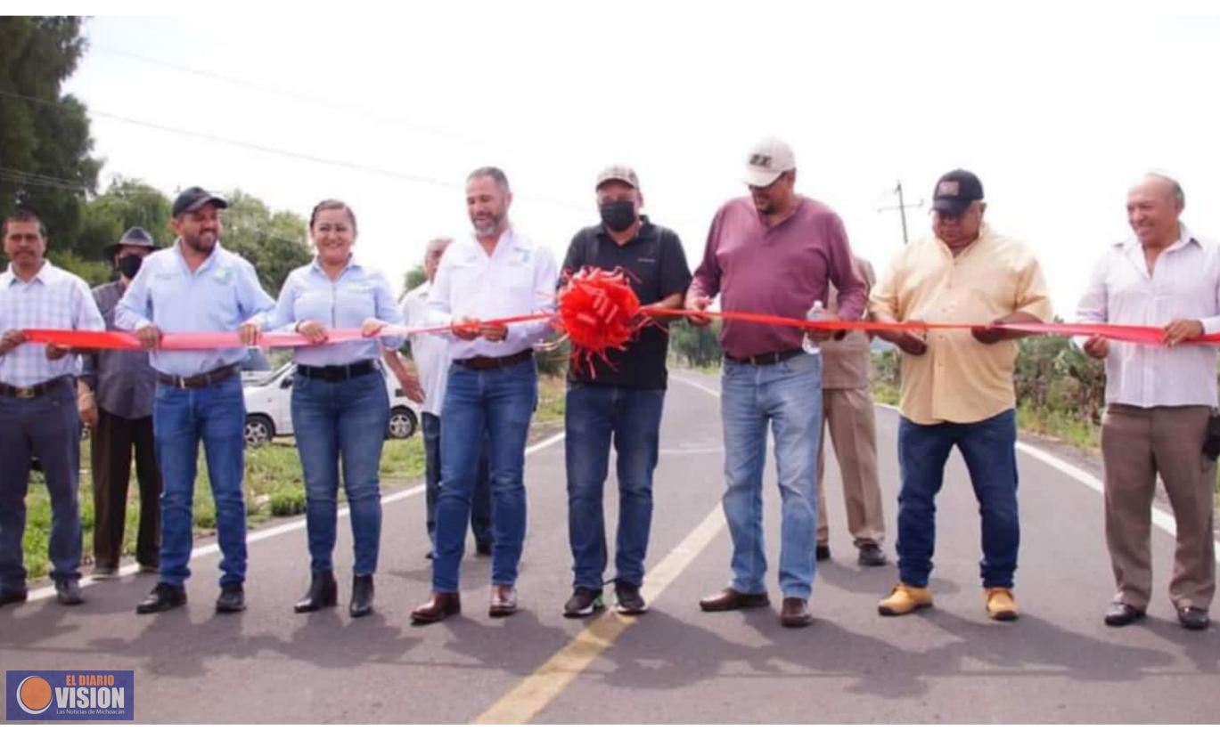 Entrega Luis Felipe rehabilitación del tramo carretero La Vírgen -Tariácuri 