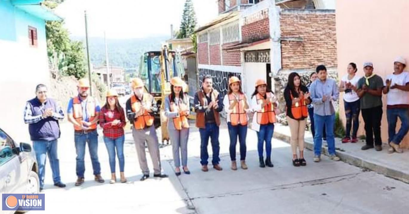 Araceli Saucedo pone en marcha programa de bacheo en Salvador Escalante