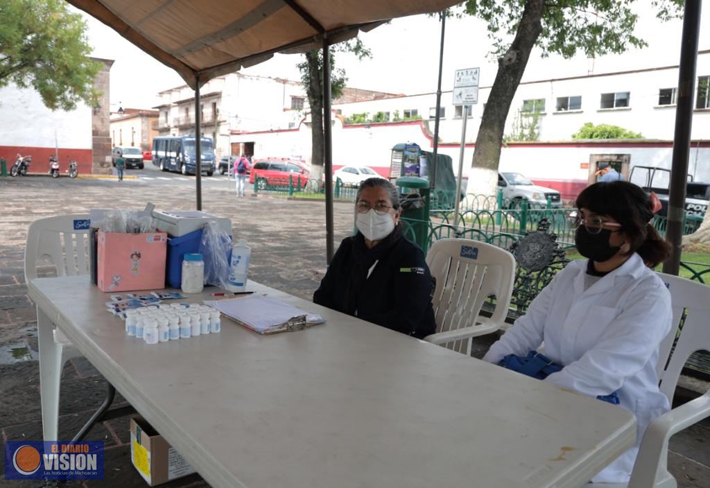Centro de Salud de Morelia instala módulo de vacunación anti COVID-19 en Plaza del Carmen