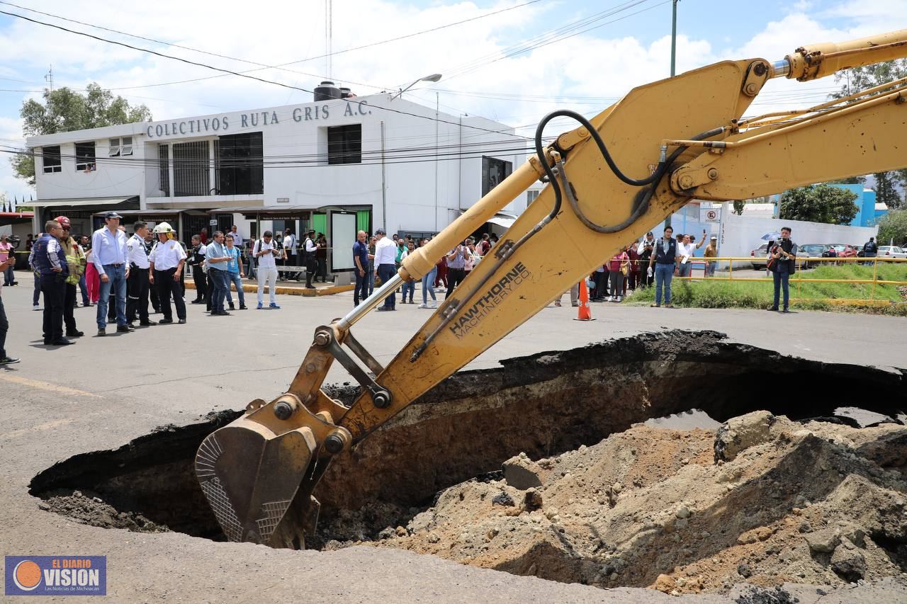 Alfonso Martínez instruyó reparar socavón en la avenida Siervo de la Nación 
