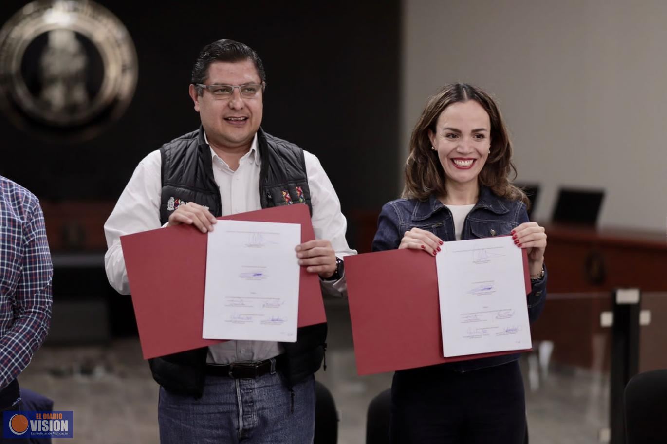 Firma Nacho Campos convenio para otorgar créditos a mujeres emprendedoras