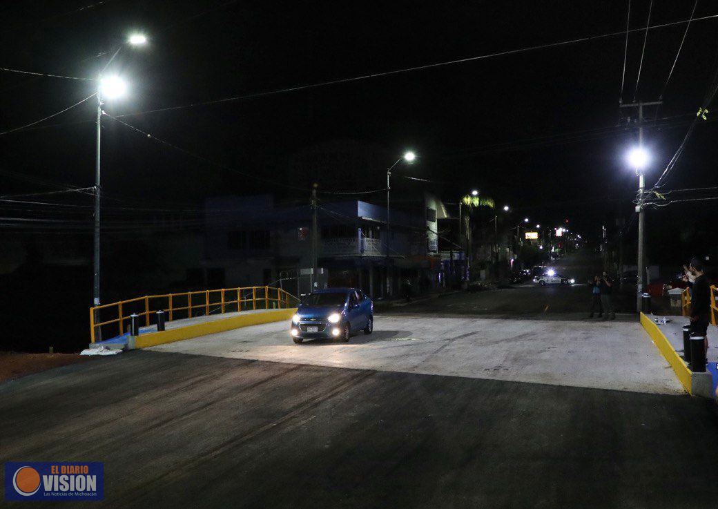 Cumple Alfonso Martínez; concluye en tiempo récord puente en avenida Siervo de la Nación