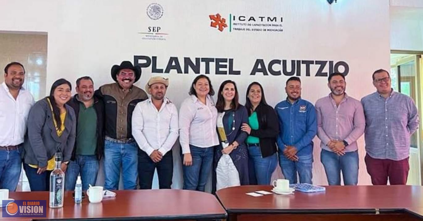 Macarena Chávez Flores se reúne con autoridades municipales de Acuitzio