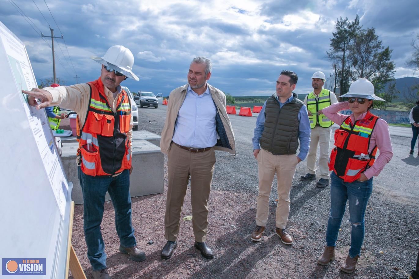 Supervisa Bedolla avances de obra en carretera Ecuándureo-La Piedad