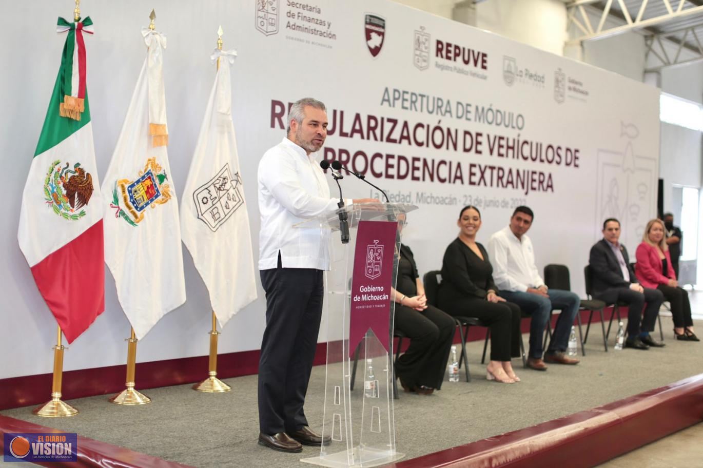 Abre Bedolla módulo de regularización de vehículos de procedencia extranjera en La Piedad