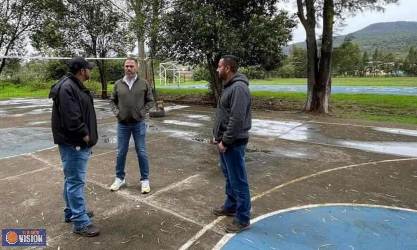 Luis Felipe buscará mejorar instalaciones del CBTA en la comunidad de Tirindaro 