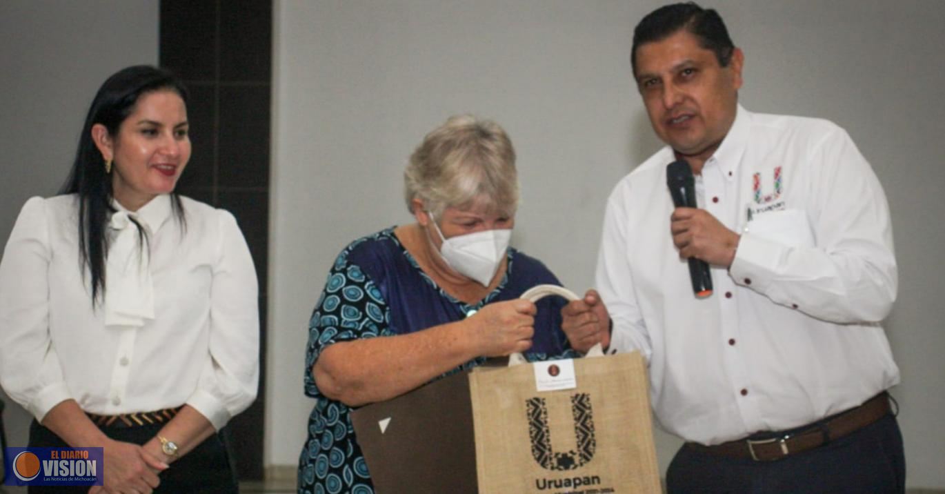Gobierno municipal reconoce labor de Aleida Guevara March