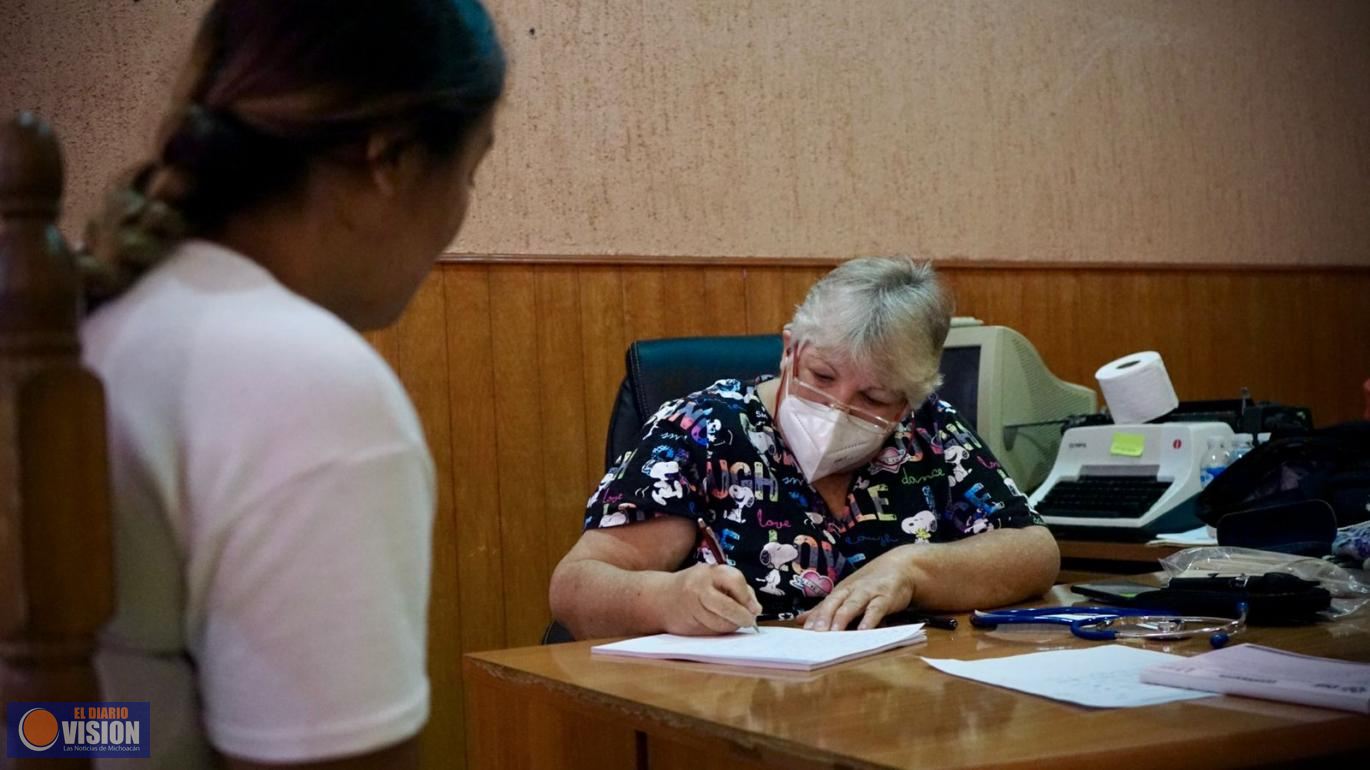 Lleva DIF municipal atención médica a niñas y niños en Corupo