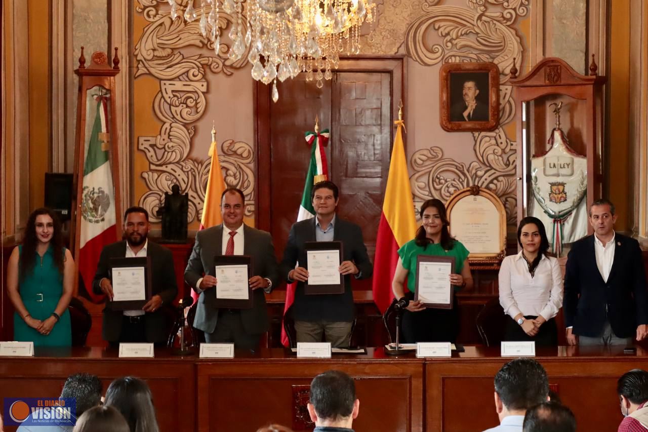 Firma Alfonso Martínez convenio con CEDH para la construcción de la paz