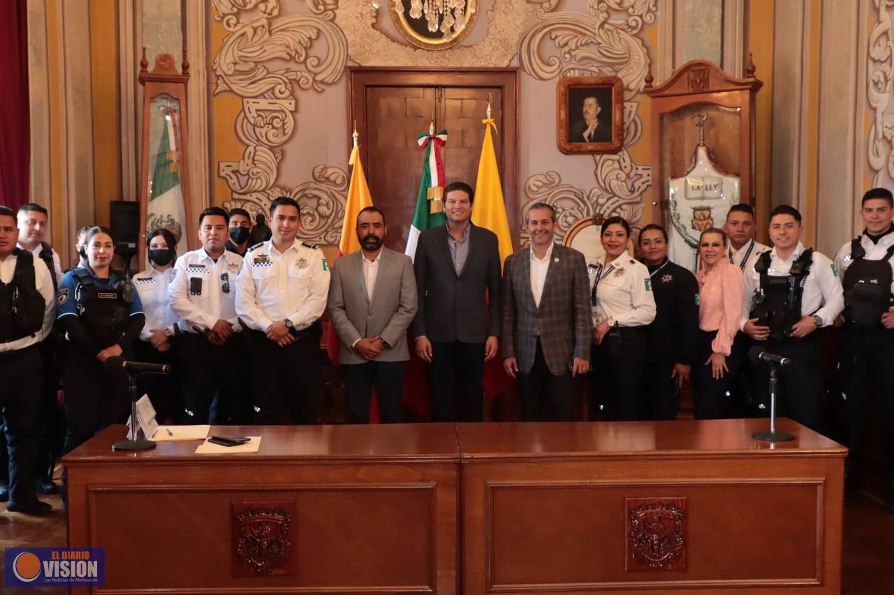 Alfonso Martínez firma acuerdo con Caja Morelia para otorgar créditos a policías