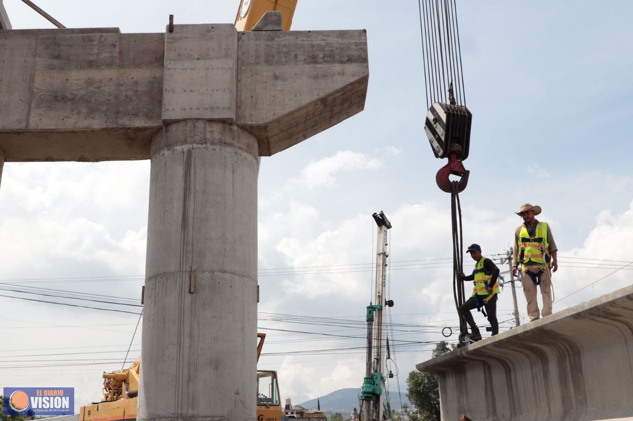 Avanza construcción de distribuidor vial en Siervo de la Nación