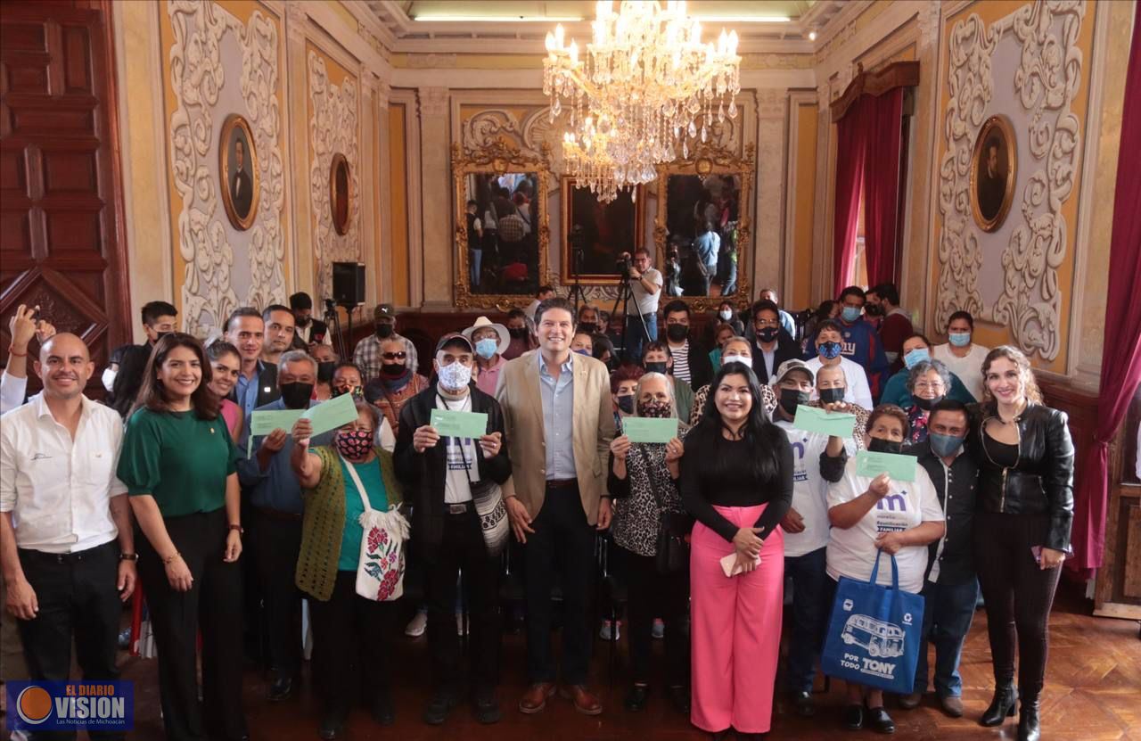 Comparte Alfonso Martínez felicidad por reencuentro de migrantes con sus familias