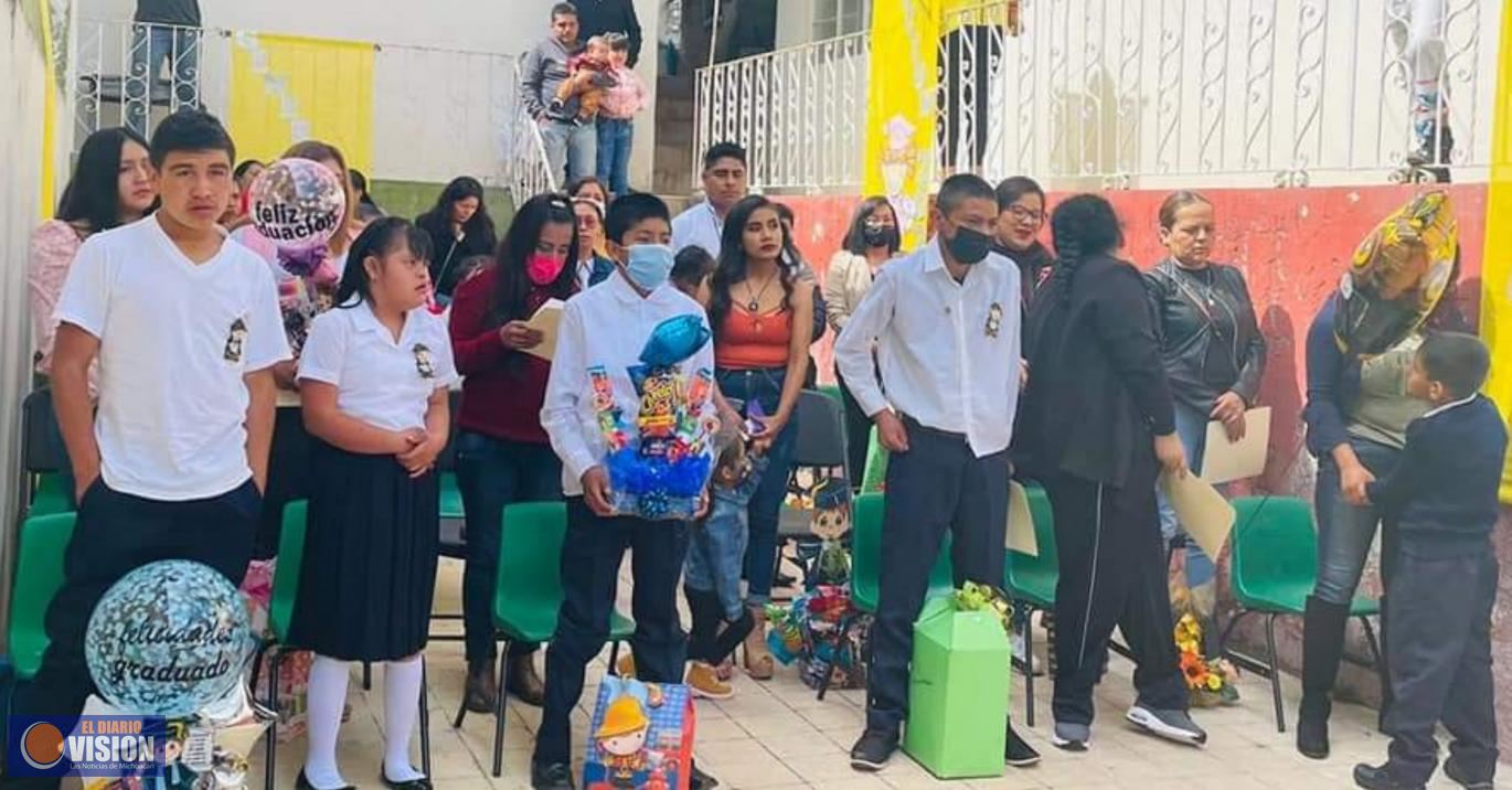 Jaime Saucedo Reyes, acudió a clausura de la Escuela de Atención Múltiple de Santa Clara del Cobre.