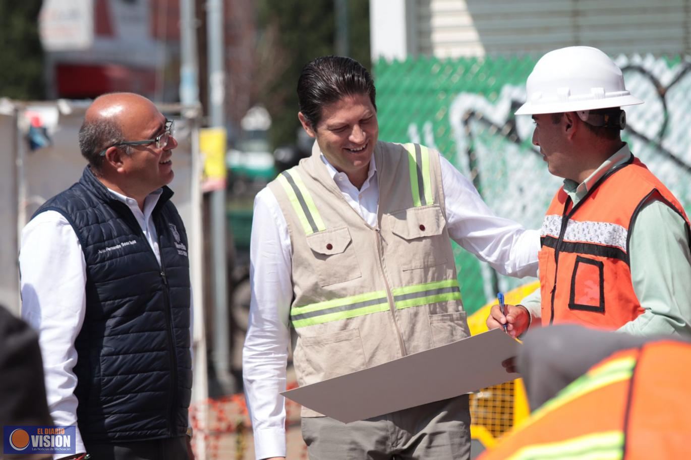 Alfonso Martínez informa avances en distribuidor vial de Siervo de la Nación